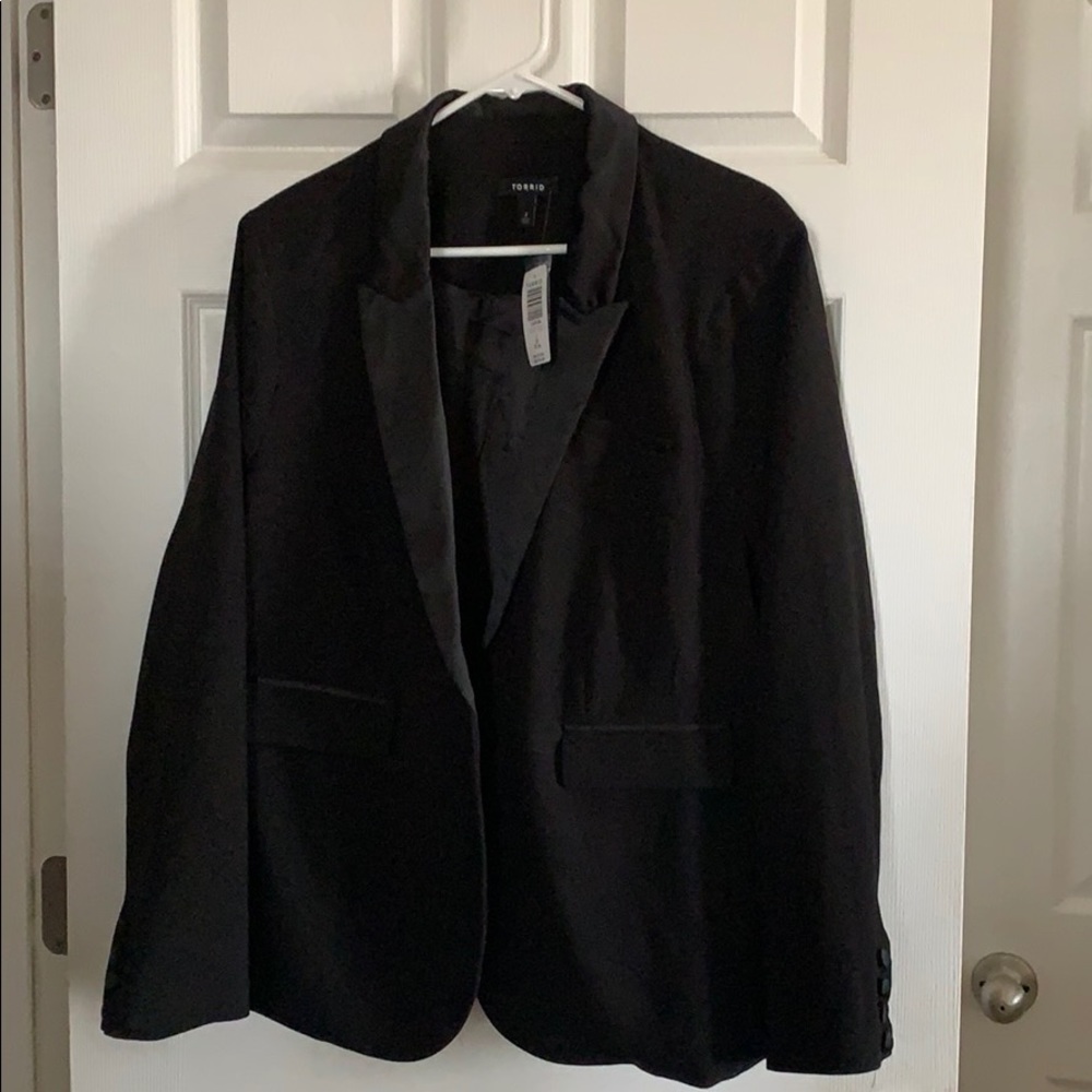 Torrid size 3 tuxedo blazer